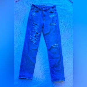 AE distressed mom jeans excellent condition size 2